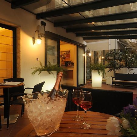 Hotel Garden Лайджелия Екстериор снимка