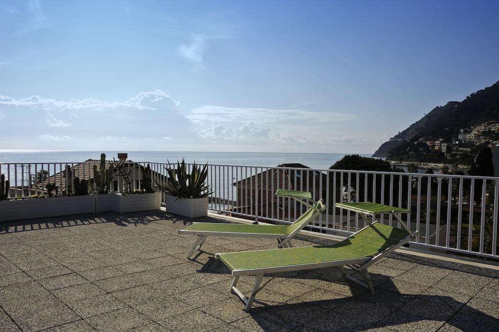 Hotel Garden Лайджелия Екстериор снимка
