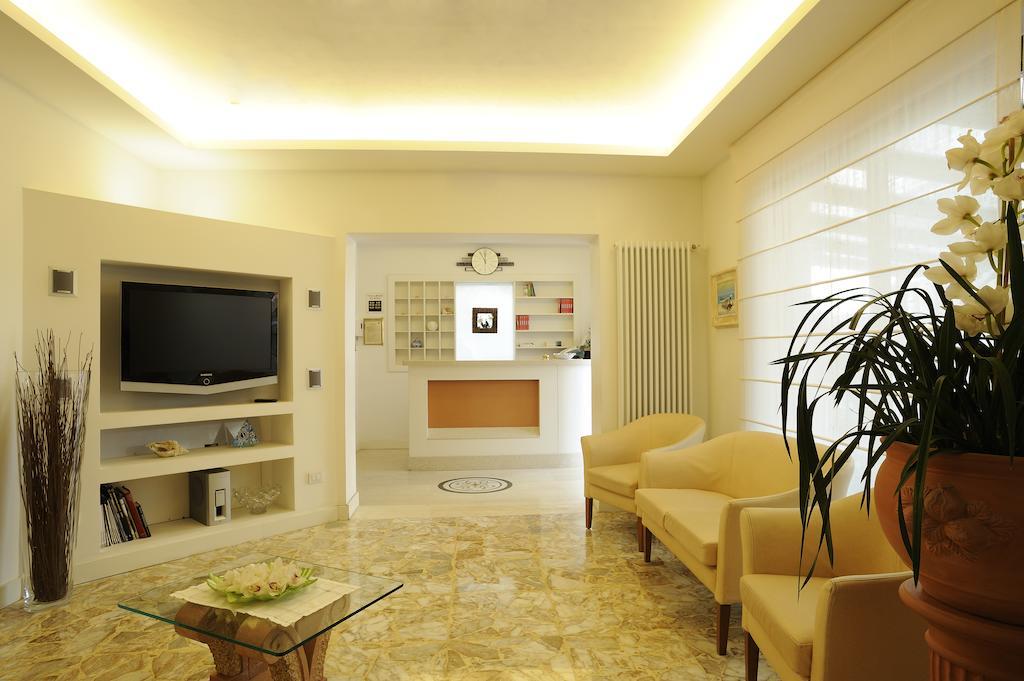 Hotel Garden Лайджелия Екстериор снимка