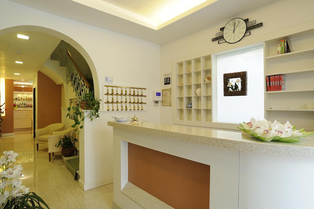 Hotel Garden Лайджелия Екстериор снимка